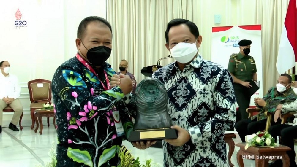 Bupati Hendy: Paritrana Award dan 3 Penghargaan dari Kemendes PDTT Memotivasi untuk Bangun Jember Makin Baik Lagi